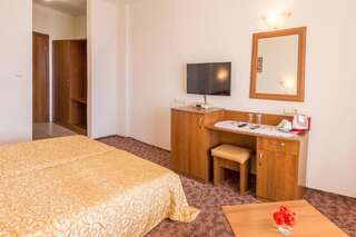 Отель Hotel Genada Свети-Влас Двухместный номер с 1 кроватью или 2 отдельными кроватями и видом на море-4
